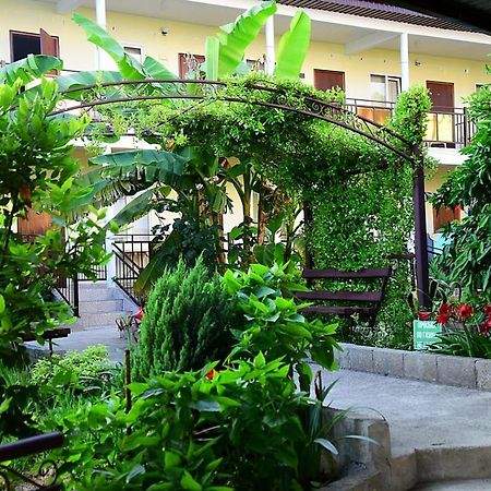 Mini Hotel Vavilon New Athos Exterior foto