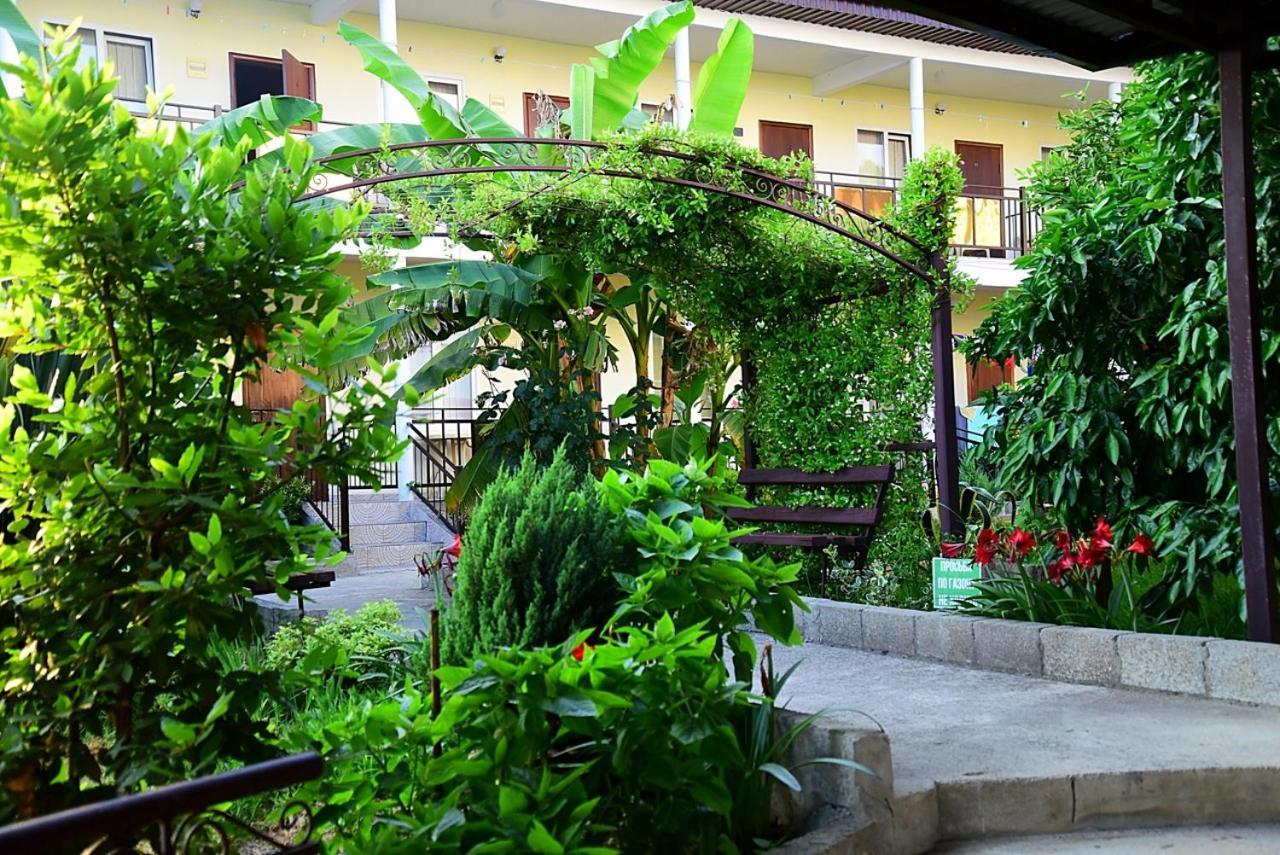 Mini Hotel Vavilon New Athos Exterior foto